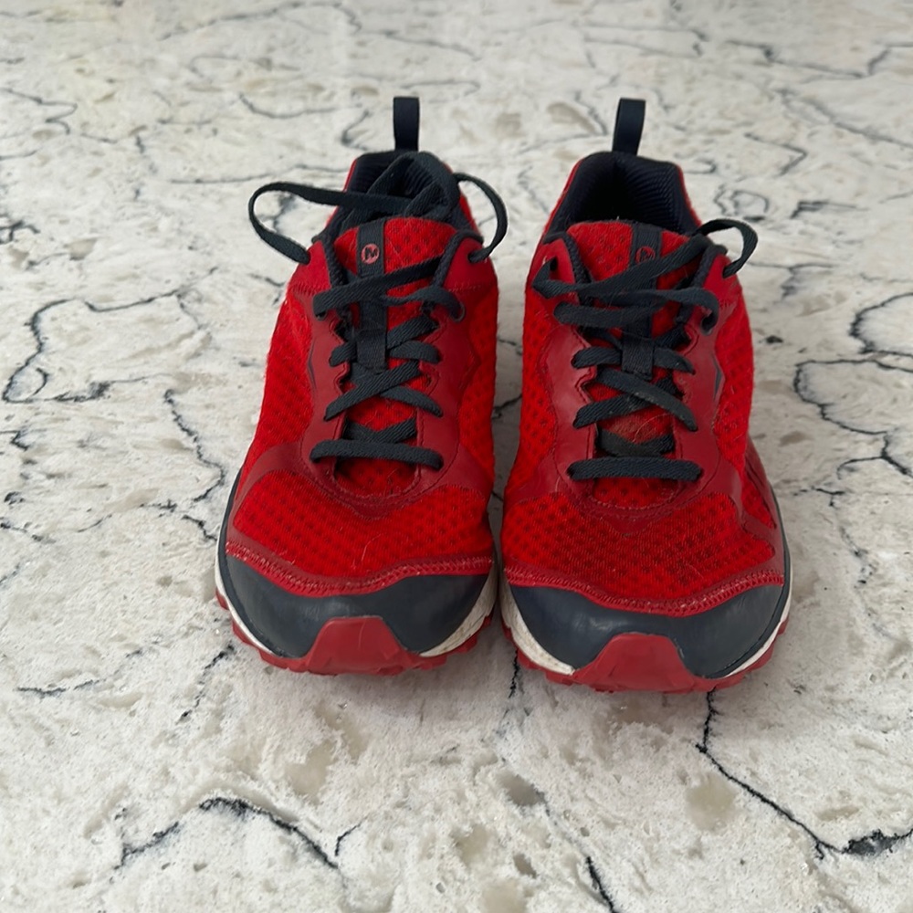 Merrell trail running shoes read size 10 1/2